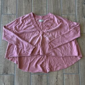 Urban Outfitters Women’s Pink Cropped Sweater‎ Size XS